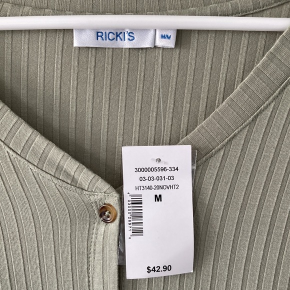 Button down casual top - Picture 2 of 3